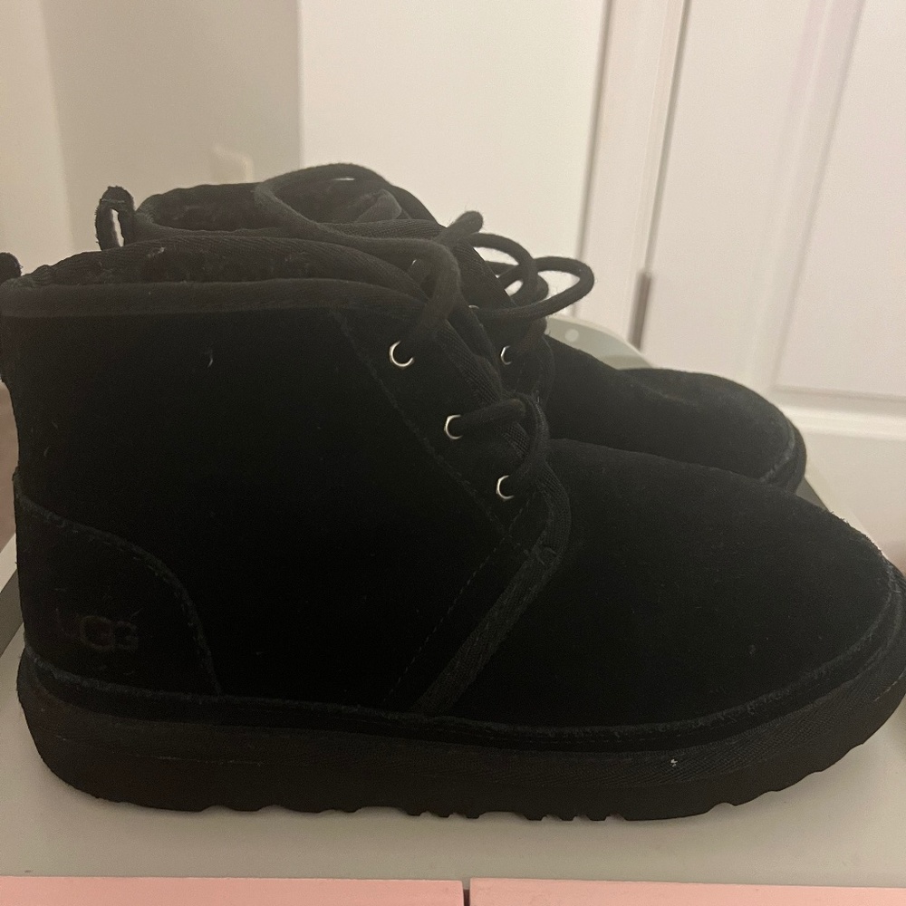 Black UGG kid unisex boot